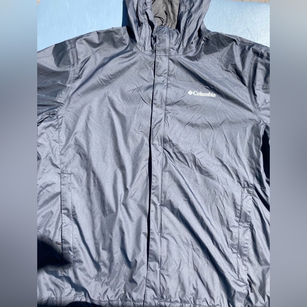 Columbia wind breaker